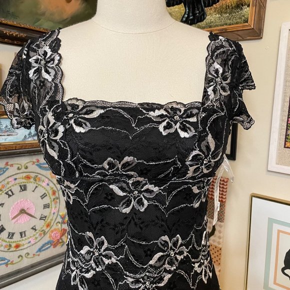 NWT Onyx Nite Black and White Stretch Lace Sleeveless Cocktail Dress Size 10 - Picture 2 of 9